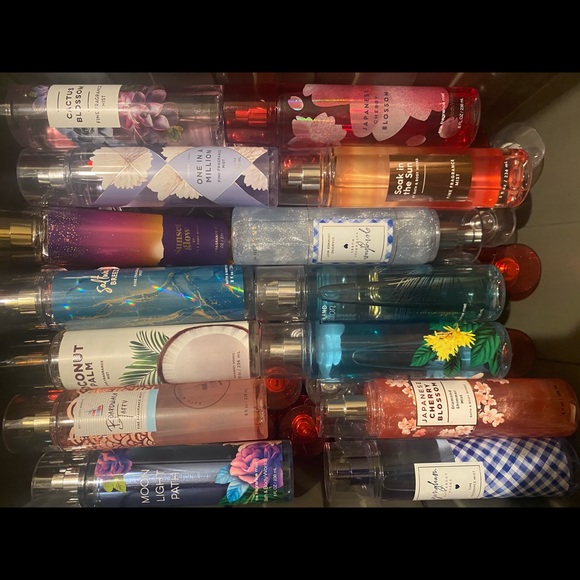 BATH & BODY LOTIONS 🧴✨✨✨ - Picture 3 of 4